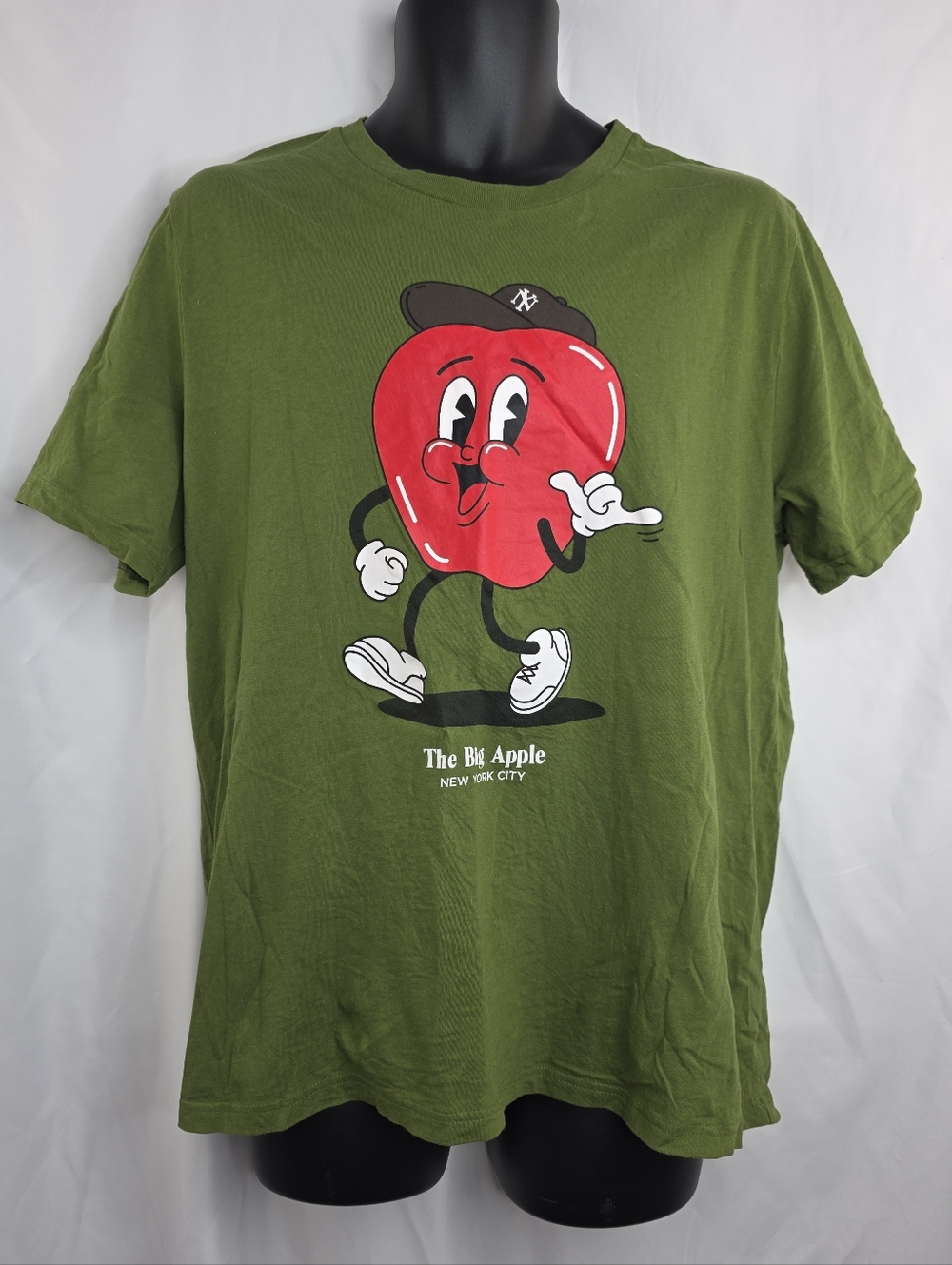 Old Navy Men's Green 'The Big Apple' NYC Apple Graphic Tee Size Large AN-3586